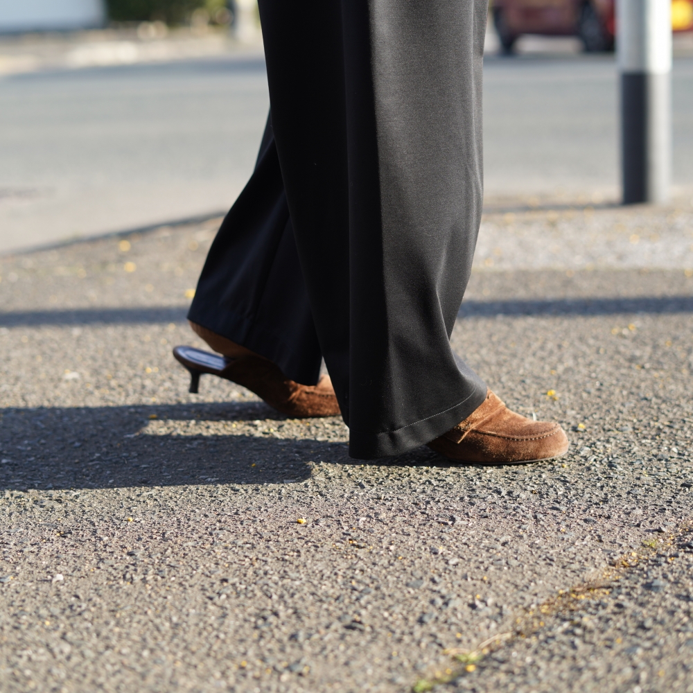 <span> 抜け感のあるミュールで軽やかに </span>