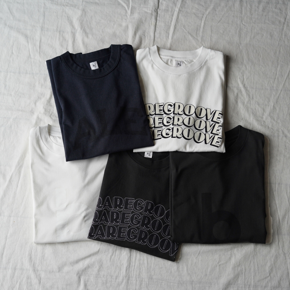 <span> 夏の定番blurhmsのTシャツ、今年はシックに </span>