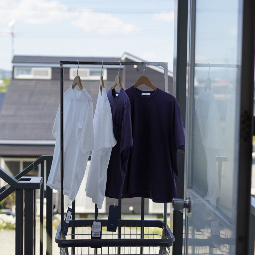 <span> ベーシックで選ぶなら、Yの2つのTシャツ。 </span>