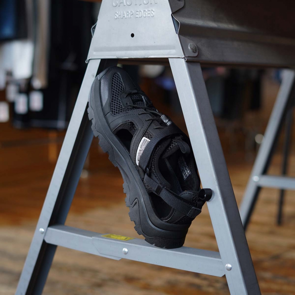 <span>N.HOOLYWOOD×TEVA 軍用途を想定した「水陸両用靴」</span>