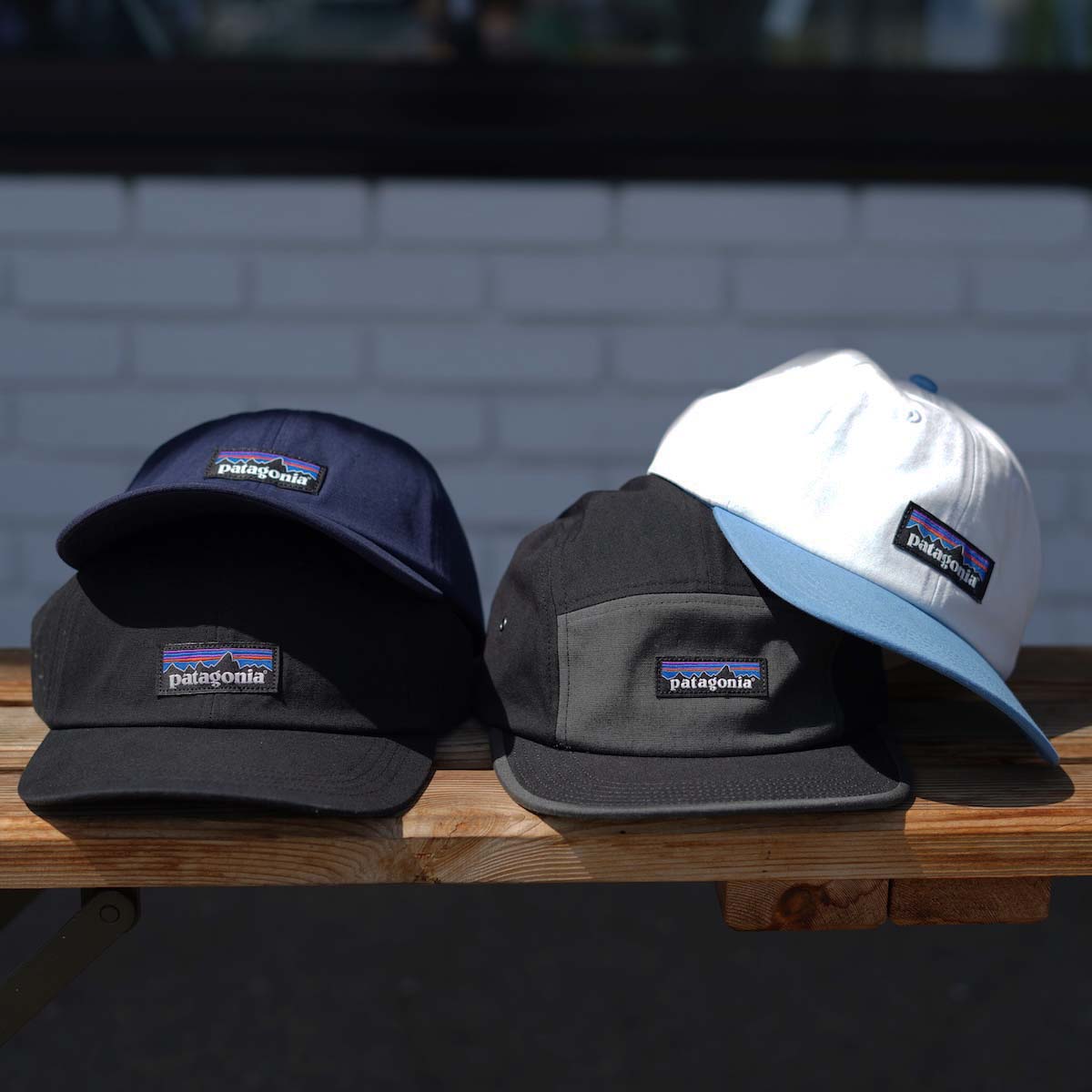 <span>夏には欠かせない Patagonia ロゴキャップ。</span>