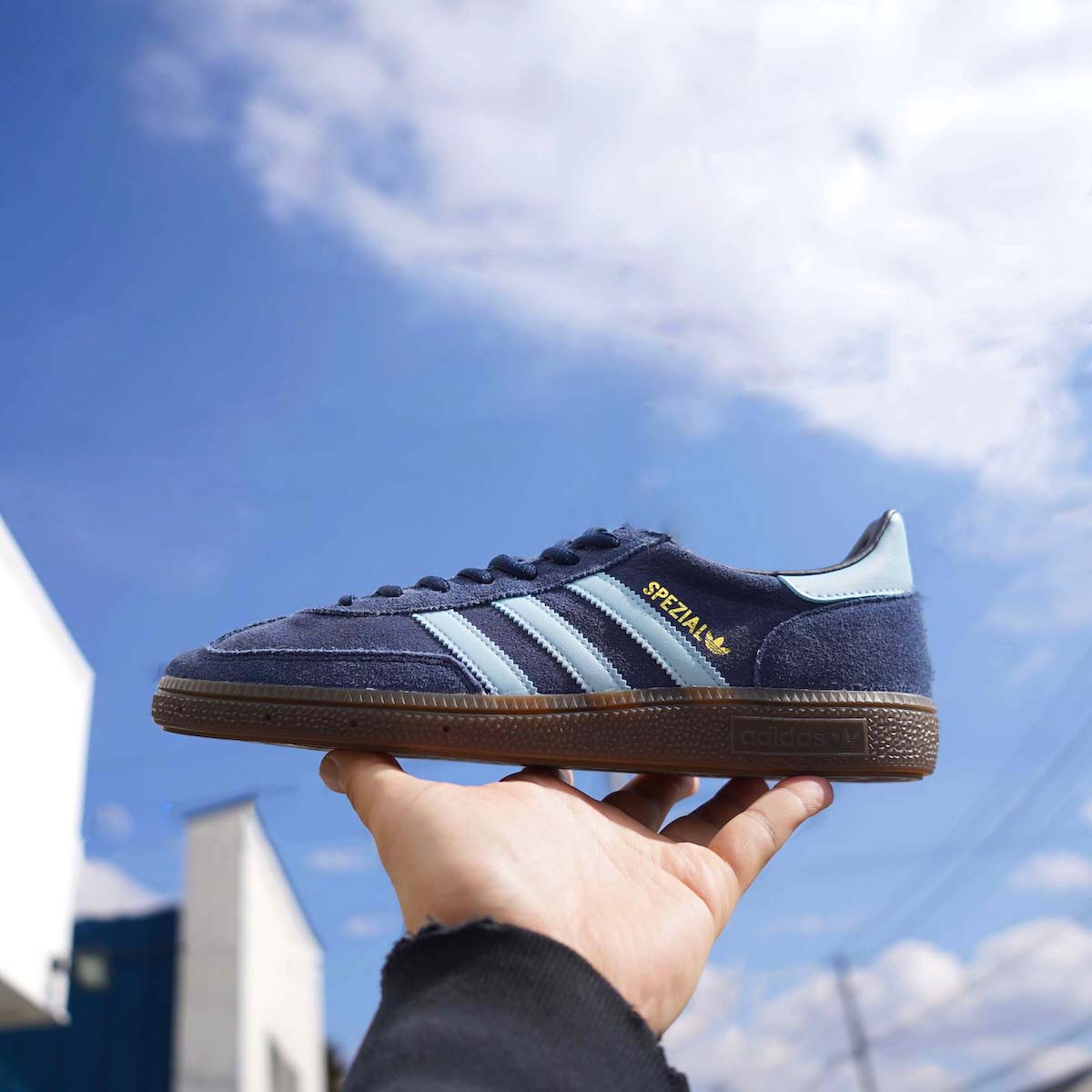 <SPAN> 新たな季節は足元から。Handball Spezial </SPAN>