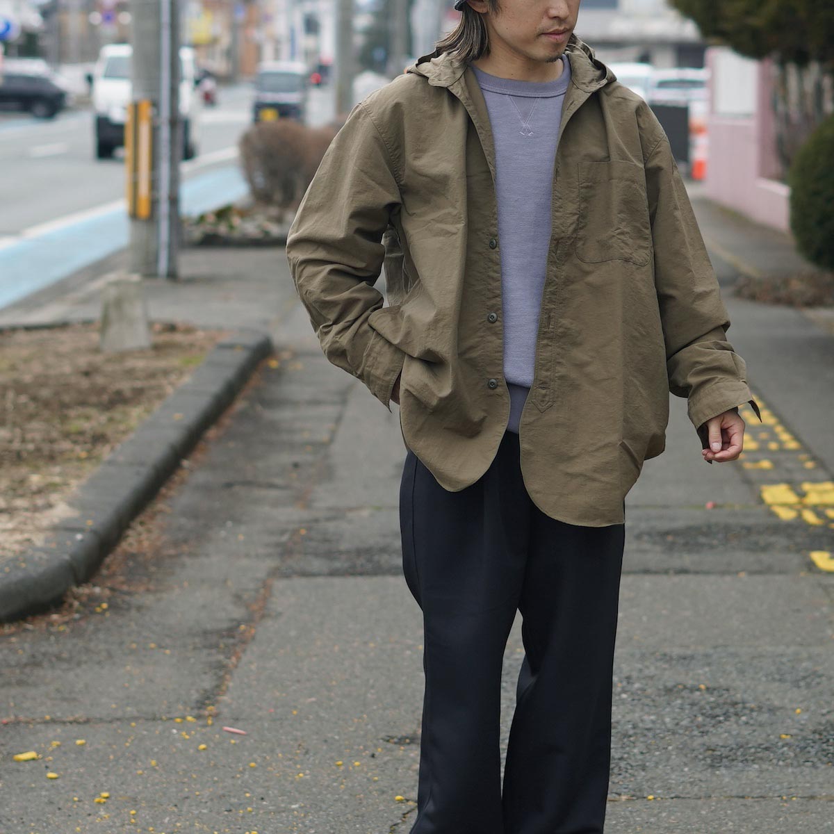 <SPAN>BRENAから良い意味で中途半端なフードシャツ。</SPAN>