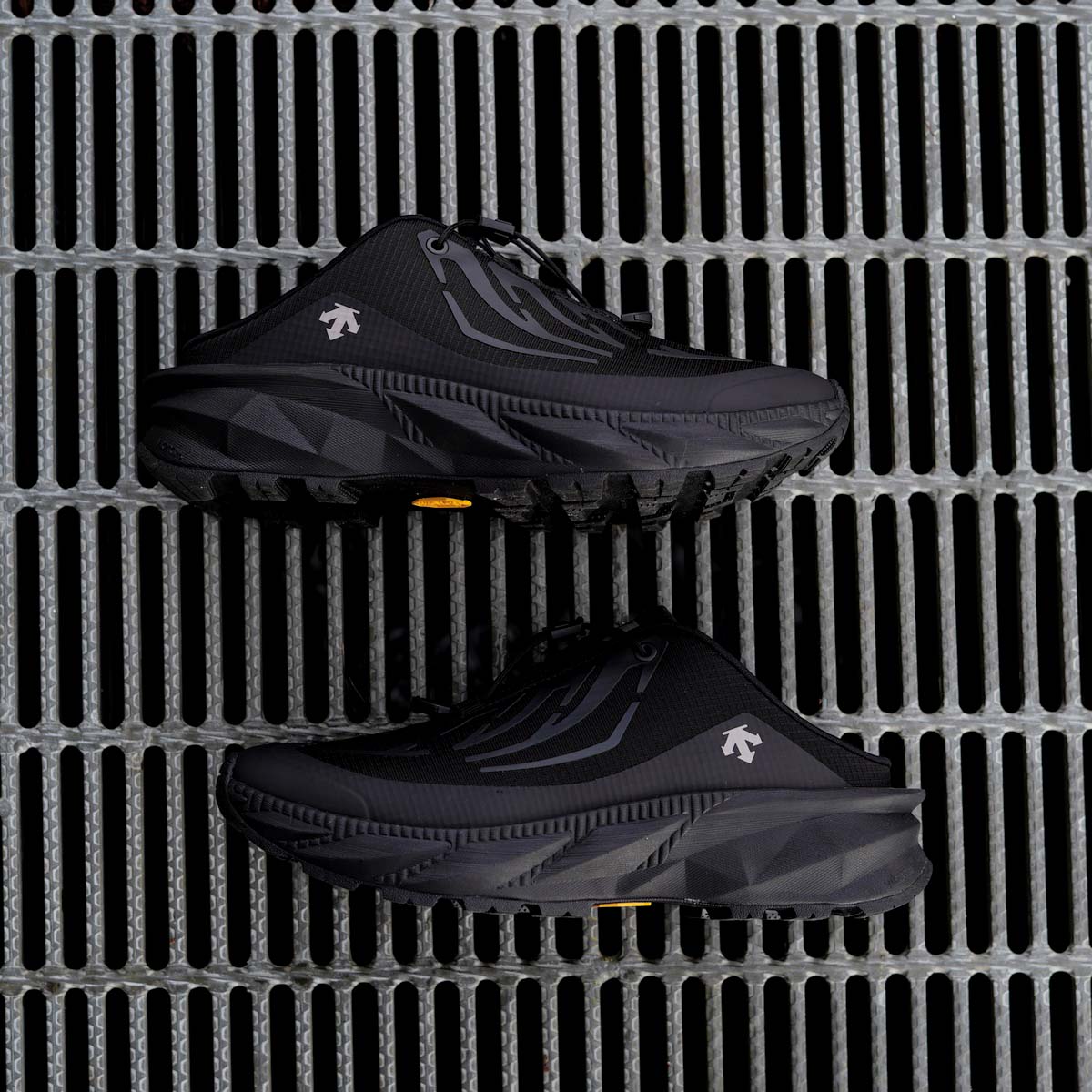 <SPAN>癖になるミュール型 DESCENTE ALLTERAIN の新型スニーカー</SPAN>