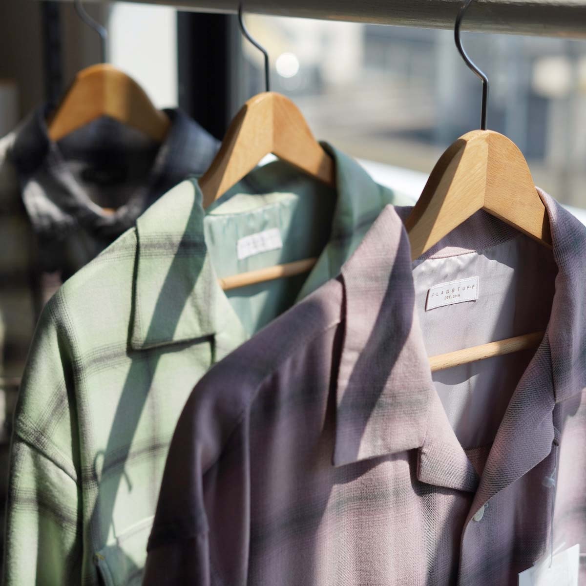 <SPAN>F-LAGSTUF-F の春色シャツ。</SPAN>