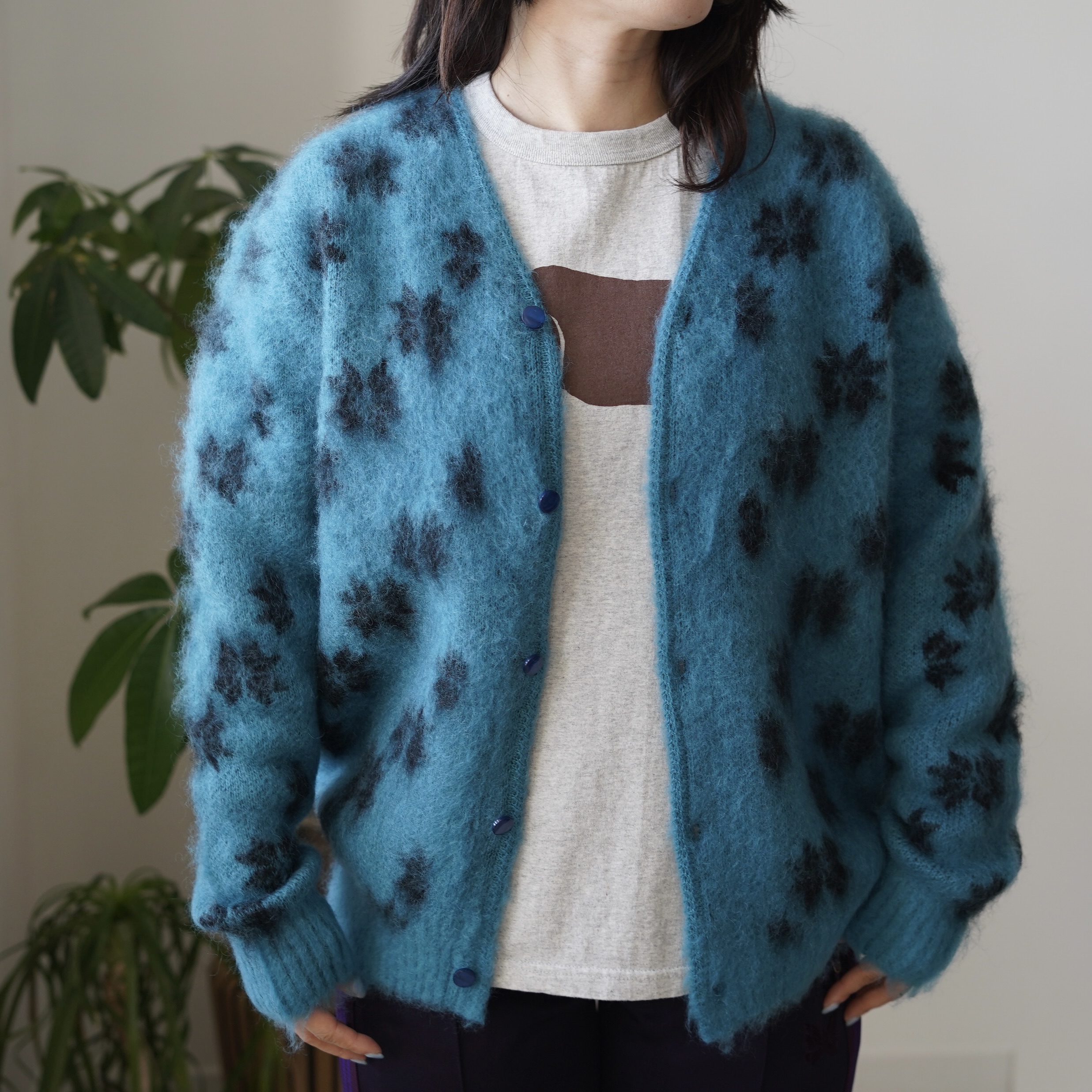 <span>色と風合いを楽しむ、Needlesのモヘアカーディガン</span>