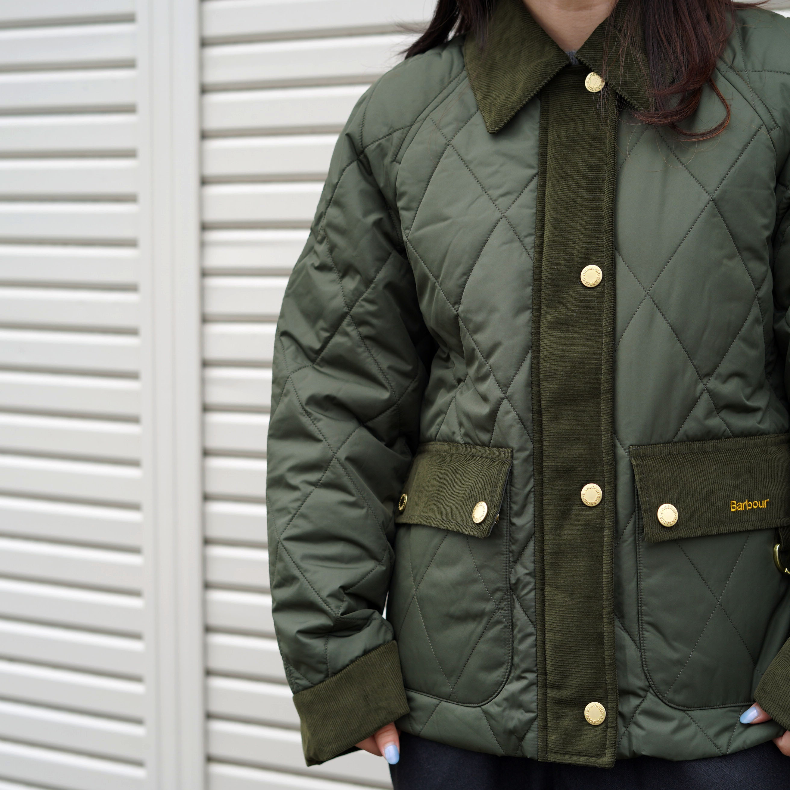 <SPAN>Barbourのキルティングジャケットで冬支度を。</SPAN>