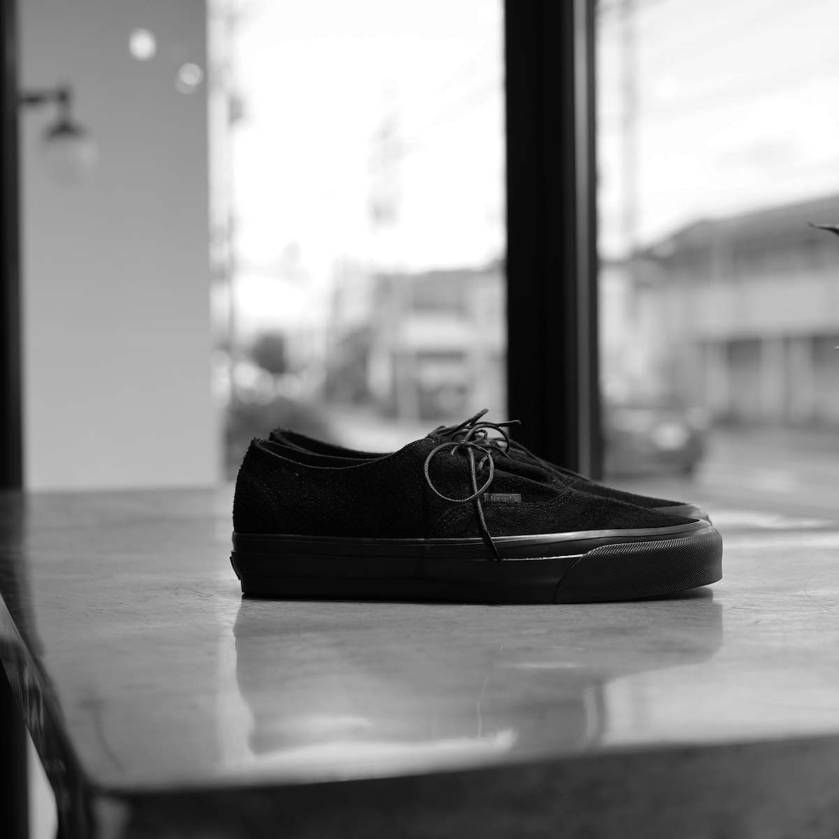 <span>vans新作はスニーカーでありながら、レザーシューズのような</span>