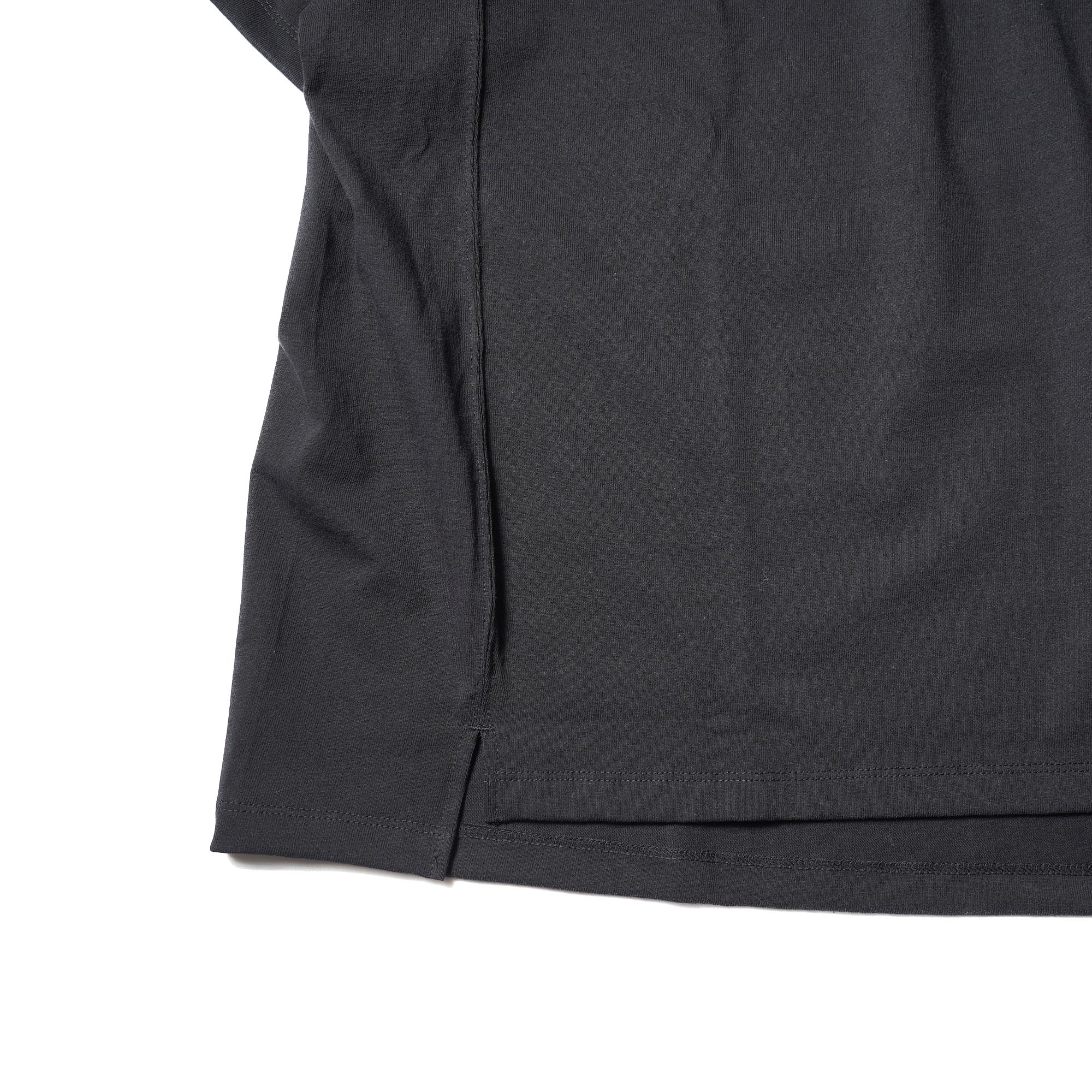 alvana / PROTECT FOOTBALL S/S TEE (Black)裾