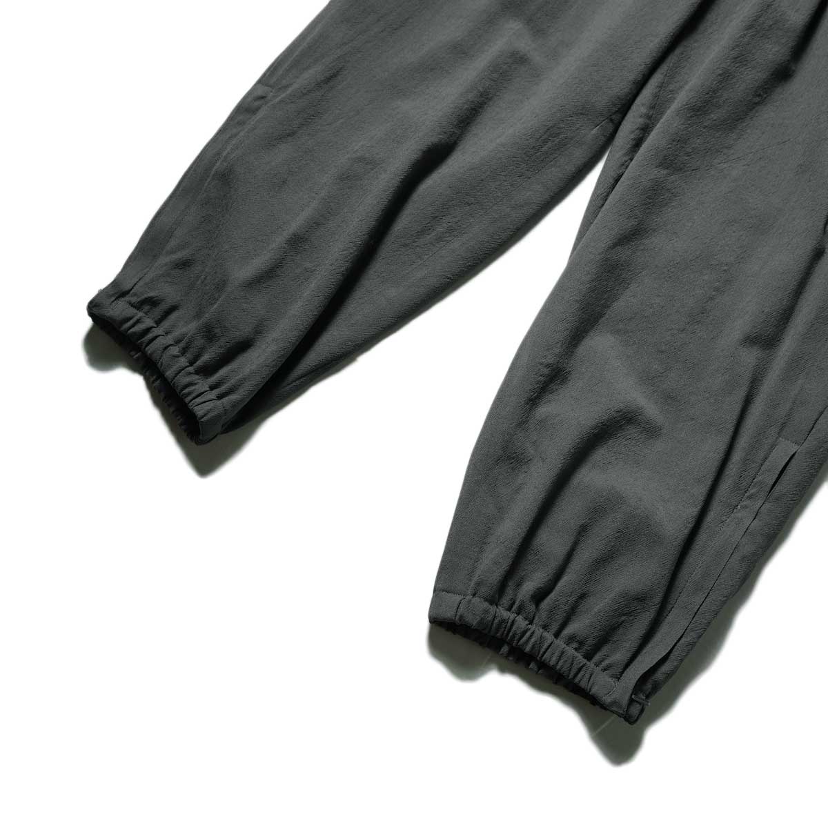 blurhms / Wool Rayon Silk Track Pants (Dark Sage)裾