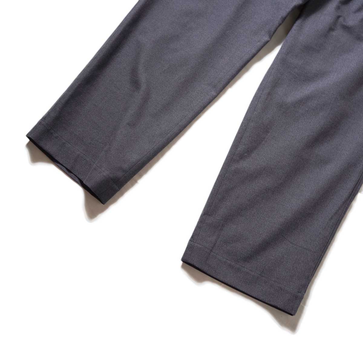 BRENA / Coq 2Tuck Pants - Thomas Mason Vintage Chambrey (Charcoal)裾