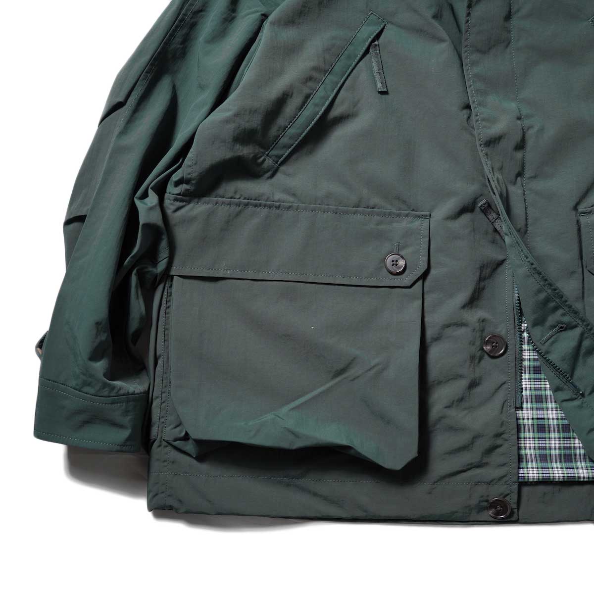DAIWA PIER39 / Tech Field Jacket (D.Green)裾・ポケット