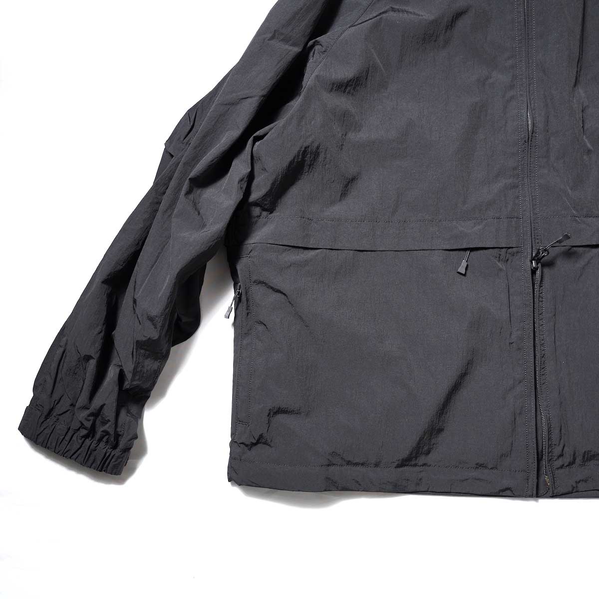 DAIWA PIER39 / Tech Windbreaker Jacket (Black)袖、裾