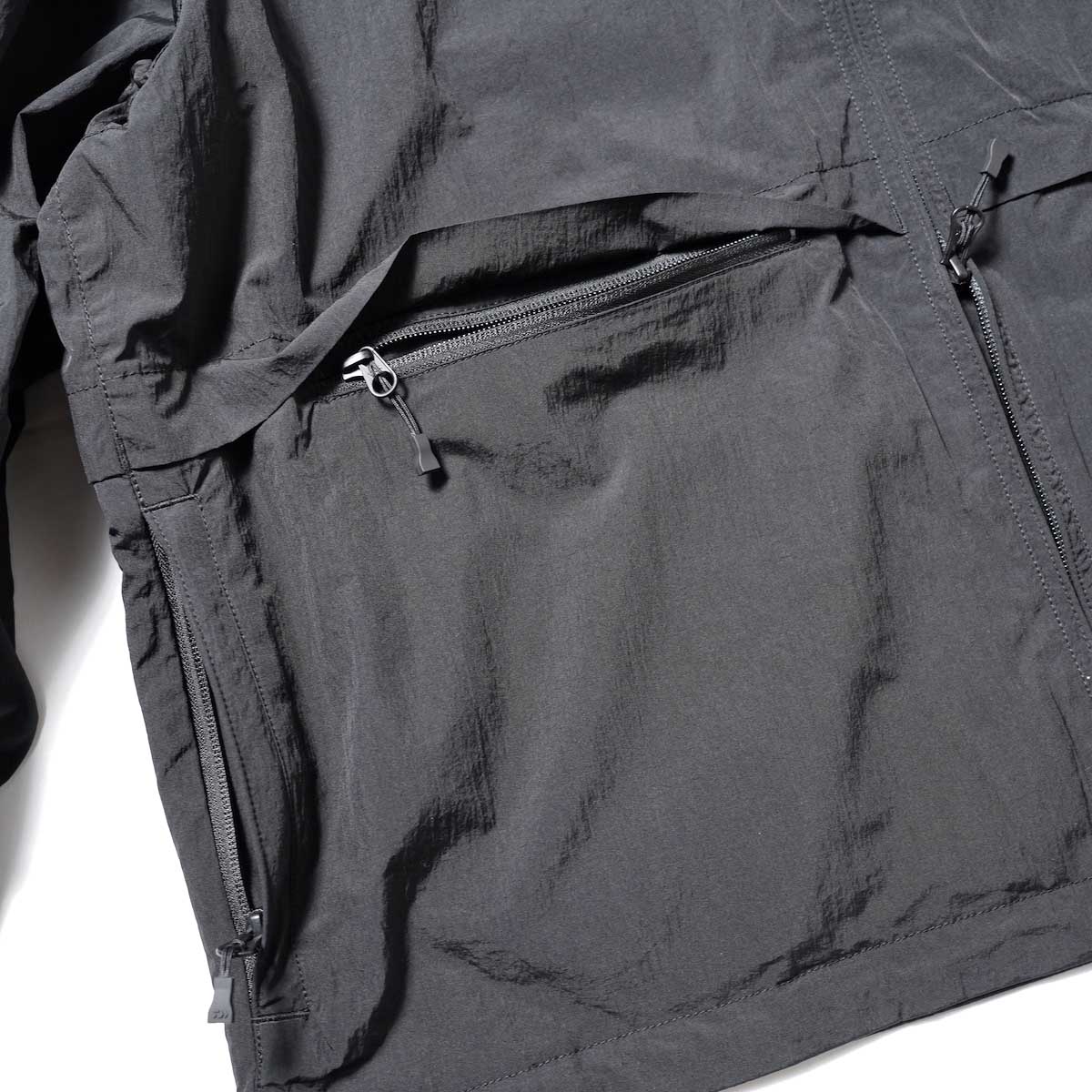 DAIWA PIER39 / Tech Windbreaker Jacket (Black)zipポケット
