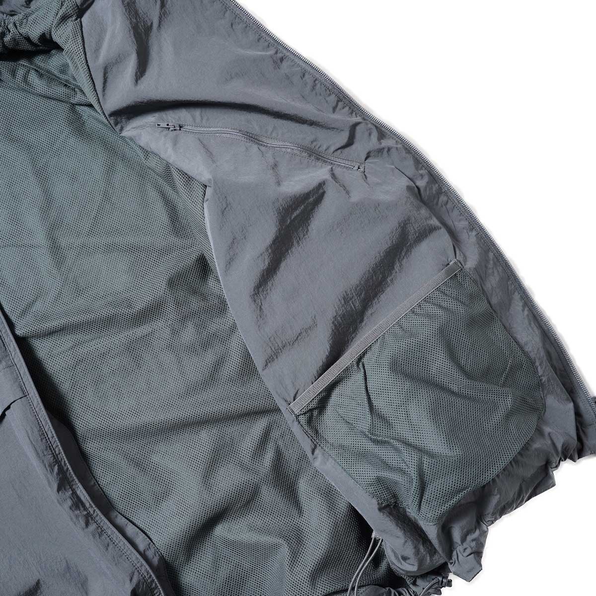 DAIWA PIER39 / Tech Windbreaker Jacket (Charcoal)内ポケット