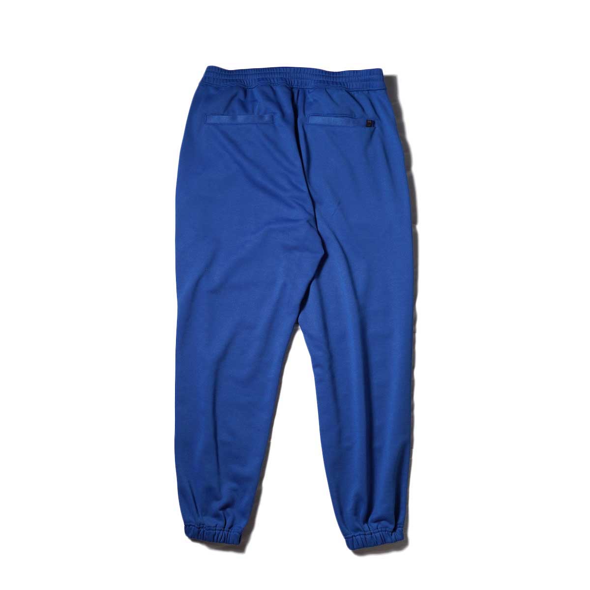 DAIWA PIER39 / TECH SWEAT PANTS BASIC (Royal Blue)背面
