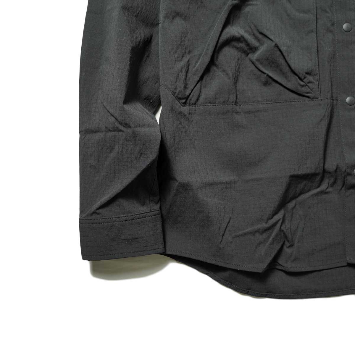 DESCENTE ALLTERRAIN 81 / OVER L/S SHIRT (Black)襟袖・裾