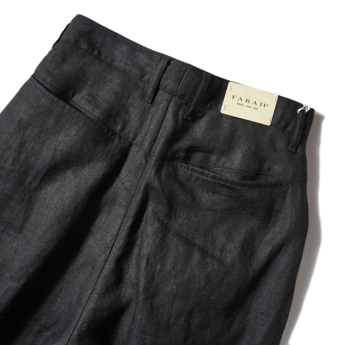 FARAH / One-tuck Wide Tapered Pants (Black) ヒップポケット