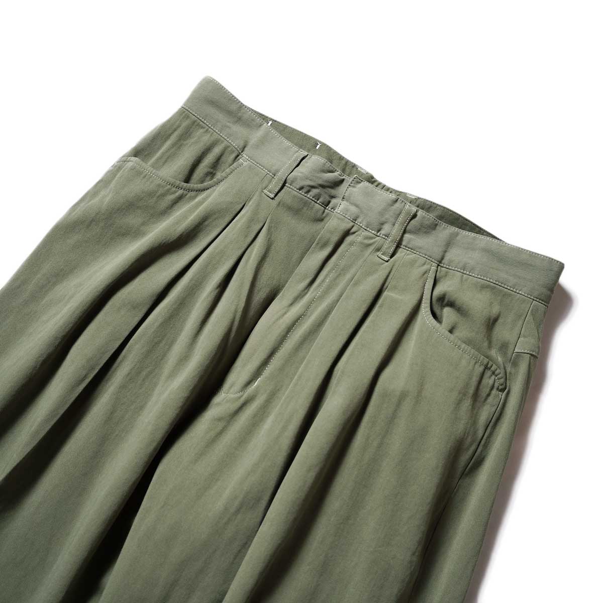 FARAH  / Two-tuck Wide Tapered Pants (Olive)ウエスト