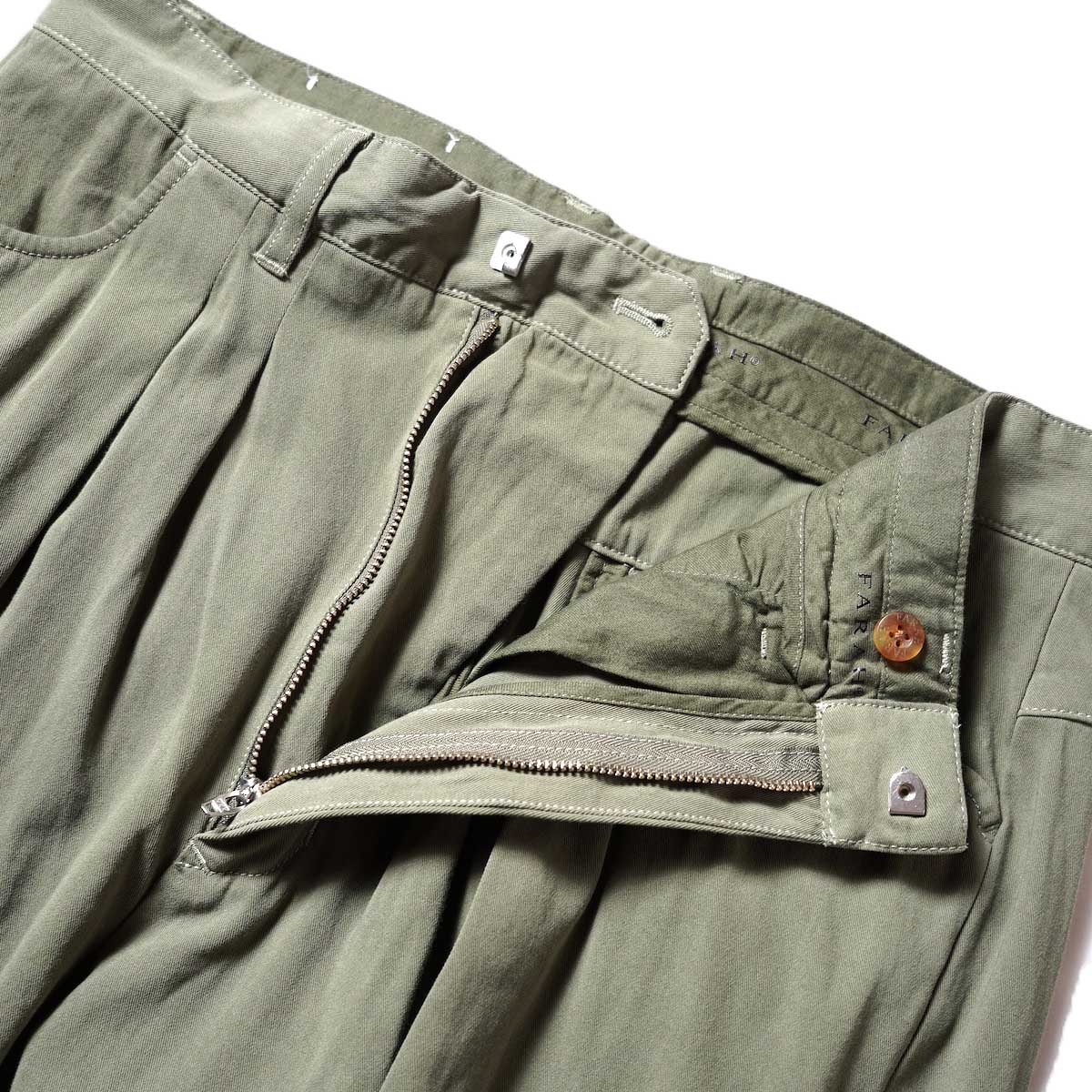 FARAH  / Two-tuck Wide Tapered Pants (Olive)ジップ