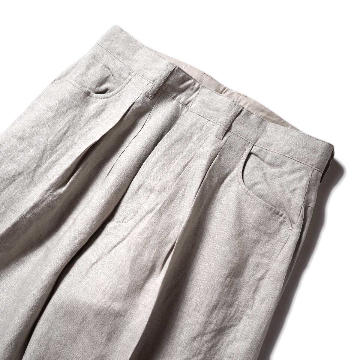 FARAH  / Two-tuck Wide Tapered Pants (Beige)ウエスト