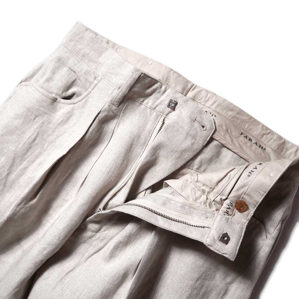 FARAH  / Two-tuck Wide Tapered Pants (Beige)ジップ