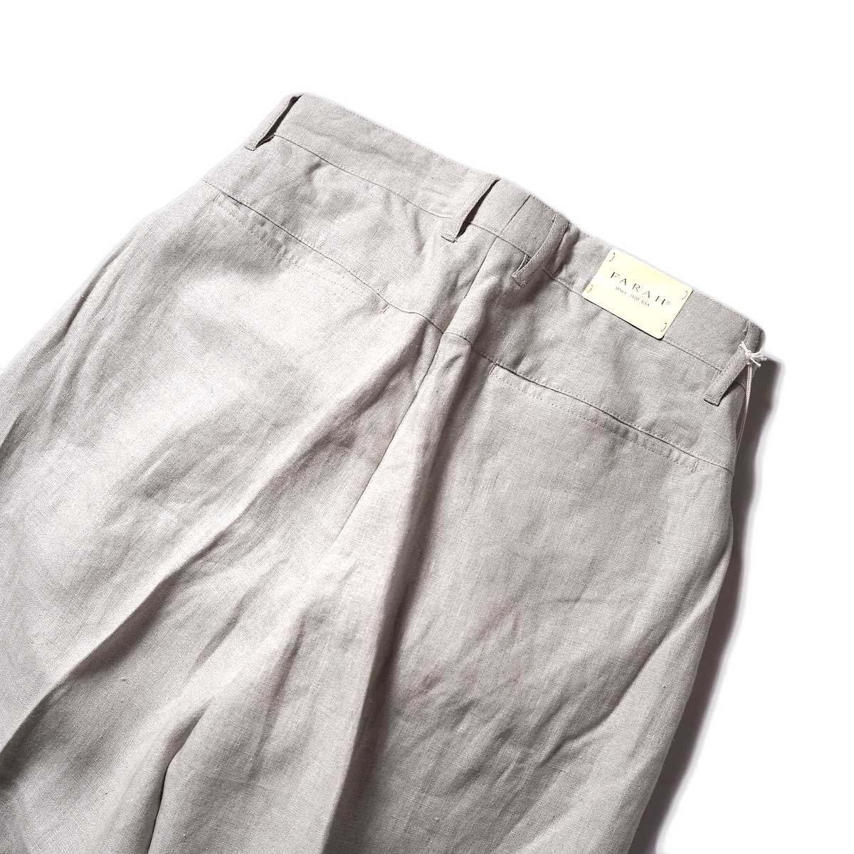 FARAH  / Two-tuck Wide Tapered Pants (Beige)ヒップポケット