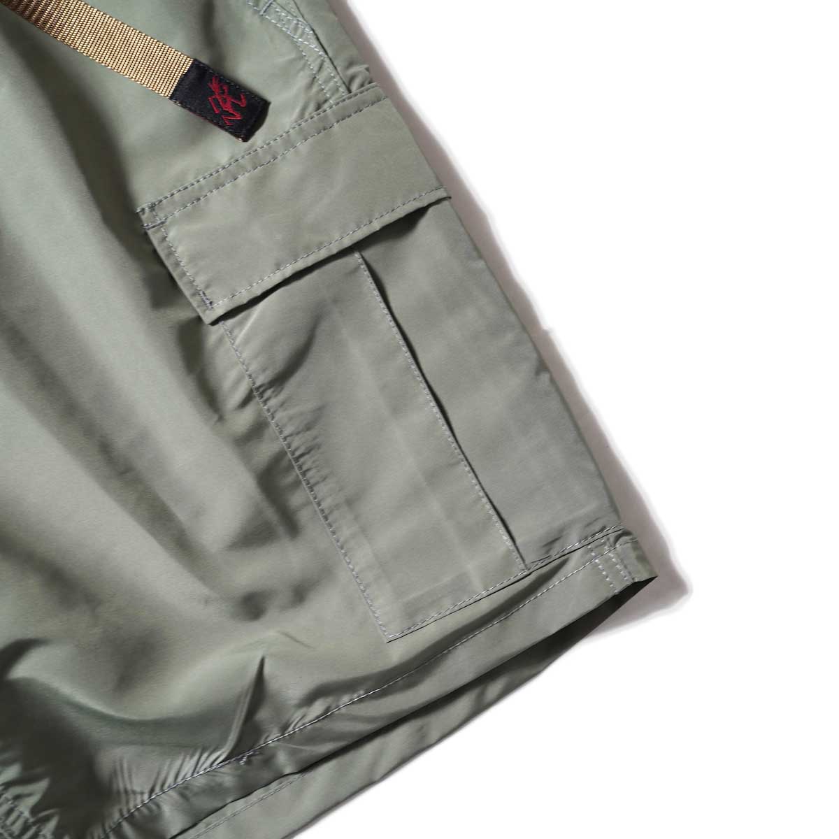 GRAMICCI / SHELL CARGO SHORT (Slate Grey)裾、ポケット