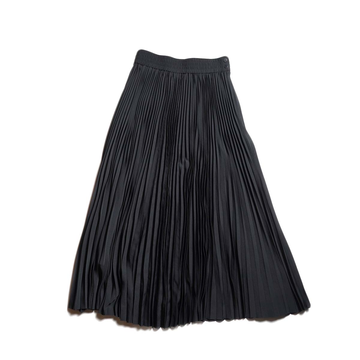 HYKE / TAFFETA PLEATED SKIRT (Black)