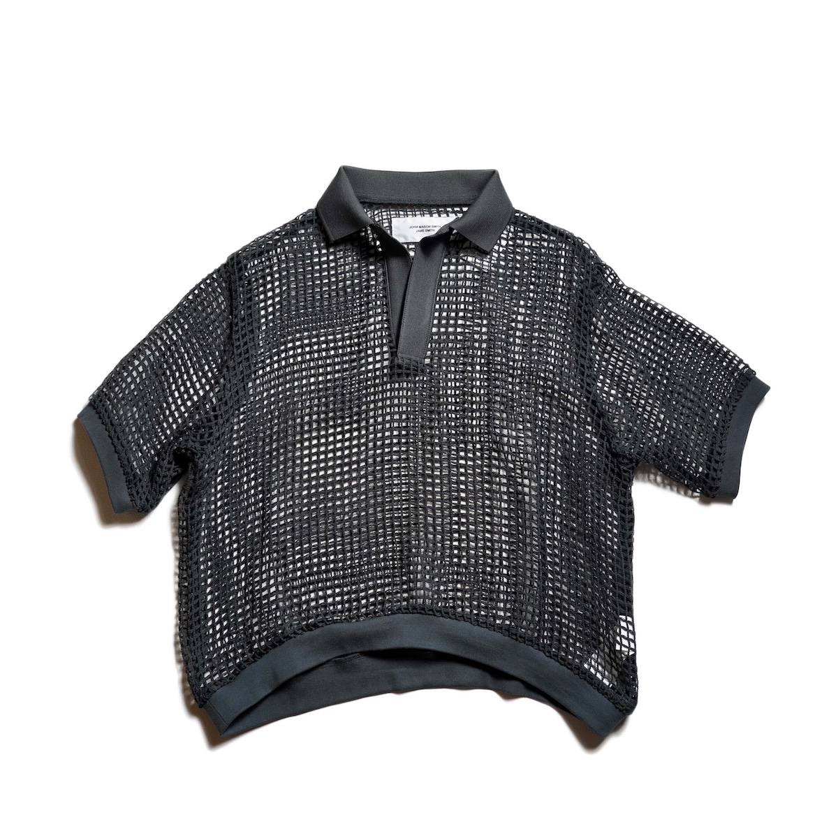 JANE SMITH / SQUARE MESH SKIPPER POLO (Charcoal)