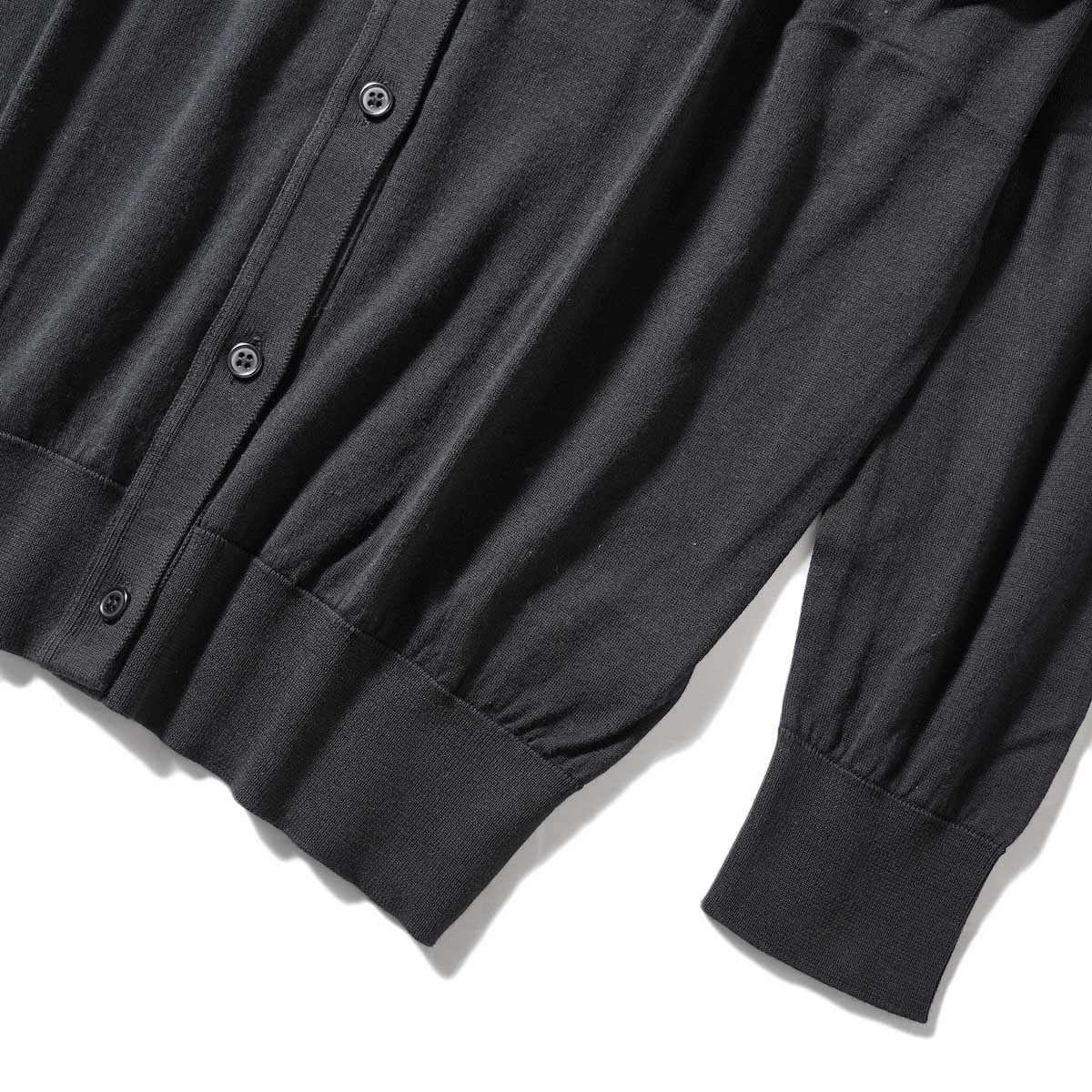 JOHN SMEDLEY / WOMENS CARDIGAN VN LS (Black) 袖・裾