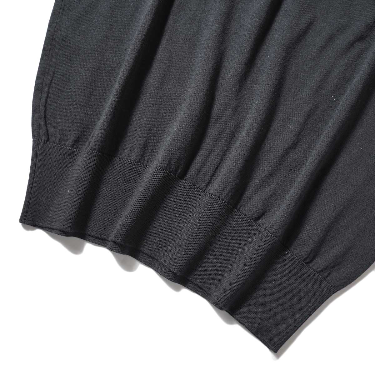 JOHN SMEDLEY / SWEATER CN NS (Black) 裾