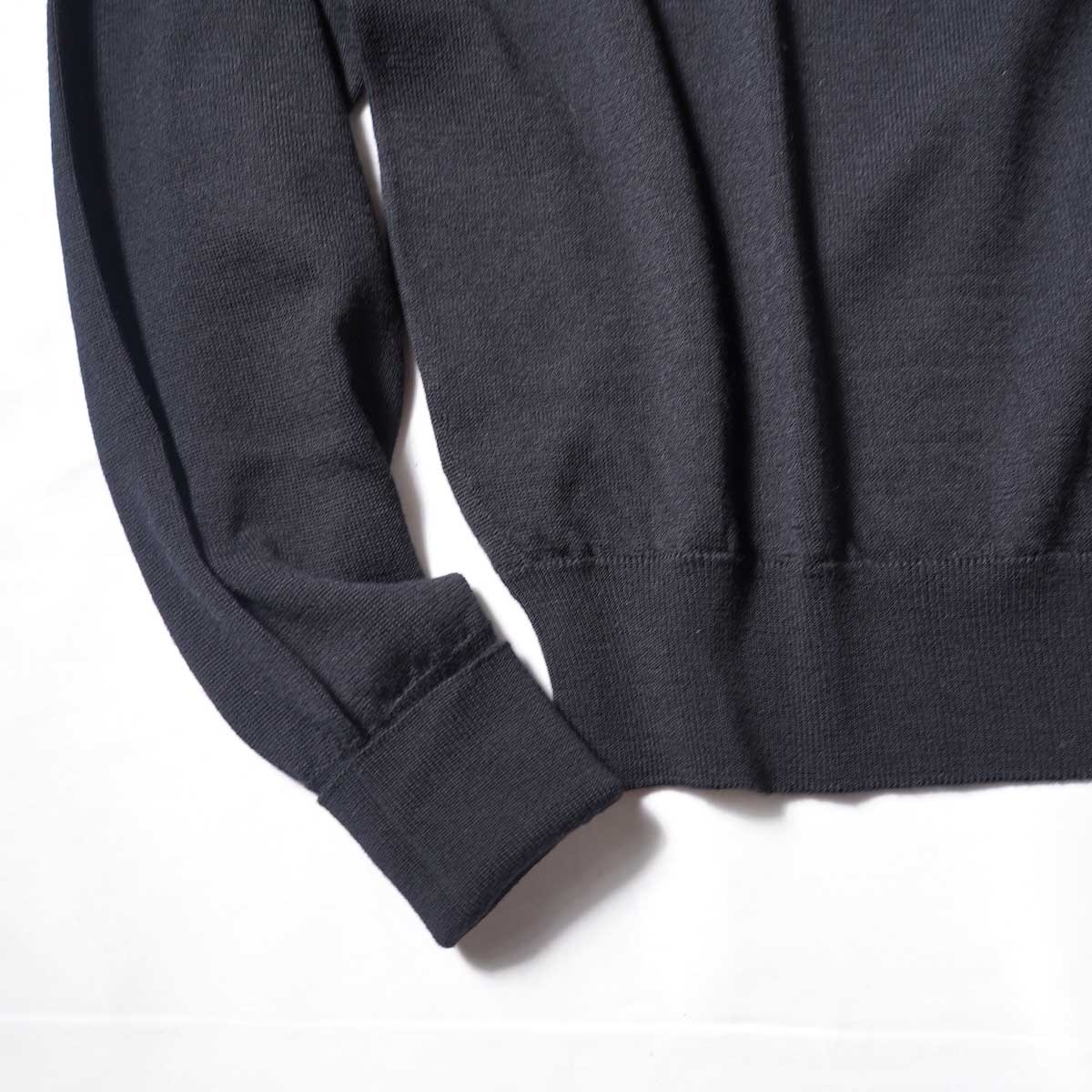 JOHN SMEDLEY / A4588 PULLOVER RC LS (Black)裾、袖