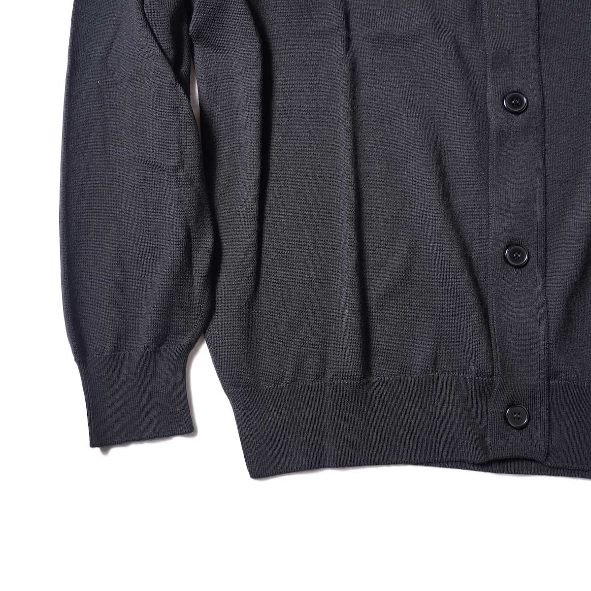 JOHN SMEDLEY / A4590 CARDIGAN VN LS (Black)裾、袖
