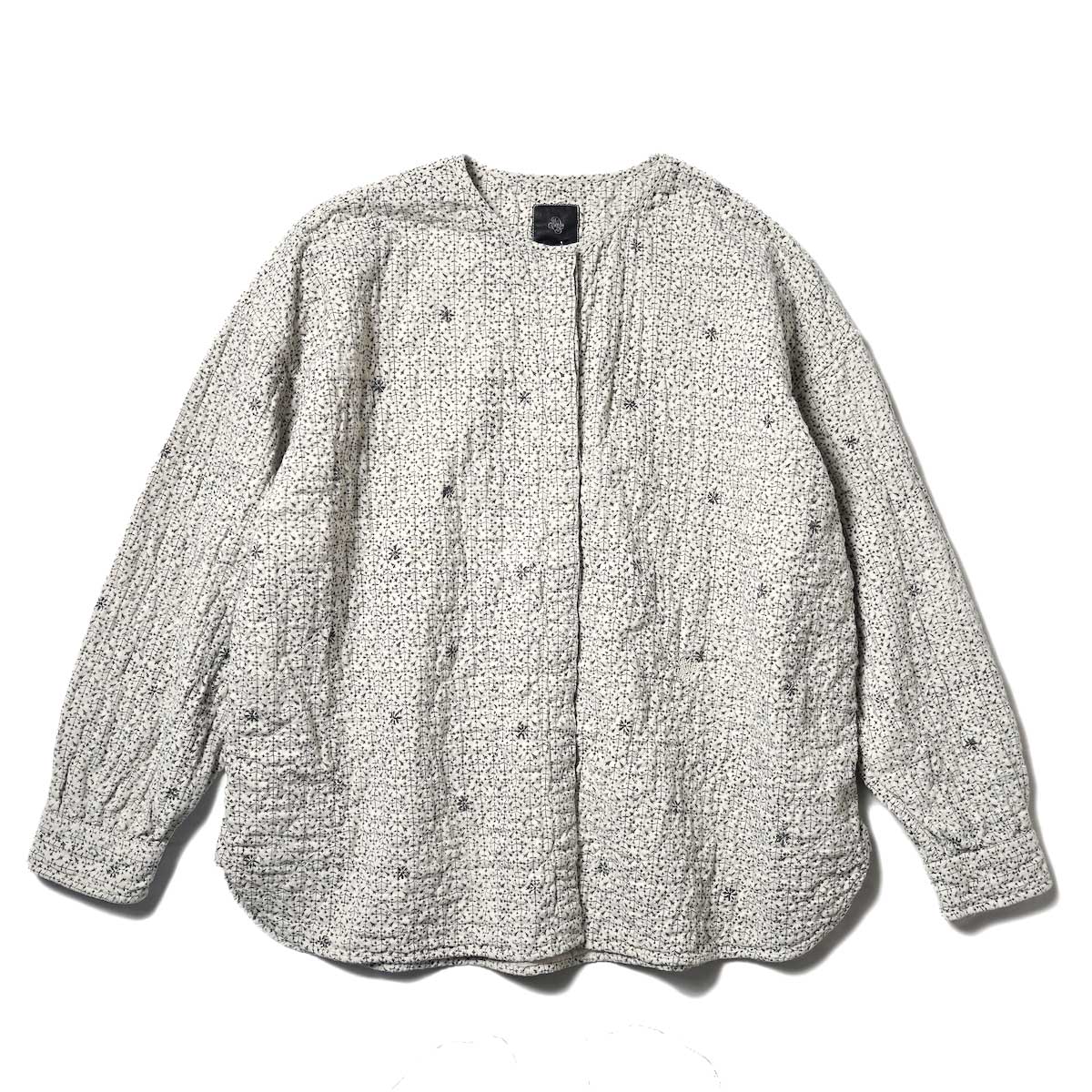 maison de soil / QUILTED ORGANIC COTTON BIG CHECK WITH LEAF BLOCK PRINT (OVER DYE) FLY FRONT CREW-NECK SHIRT (Milky Grey)