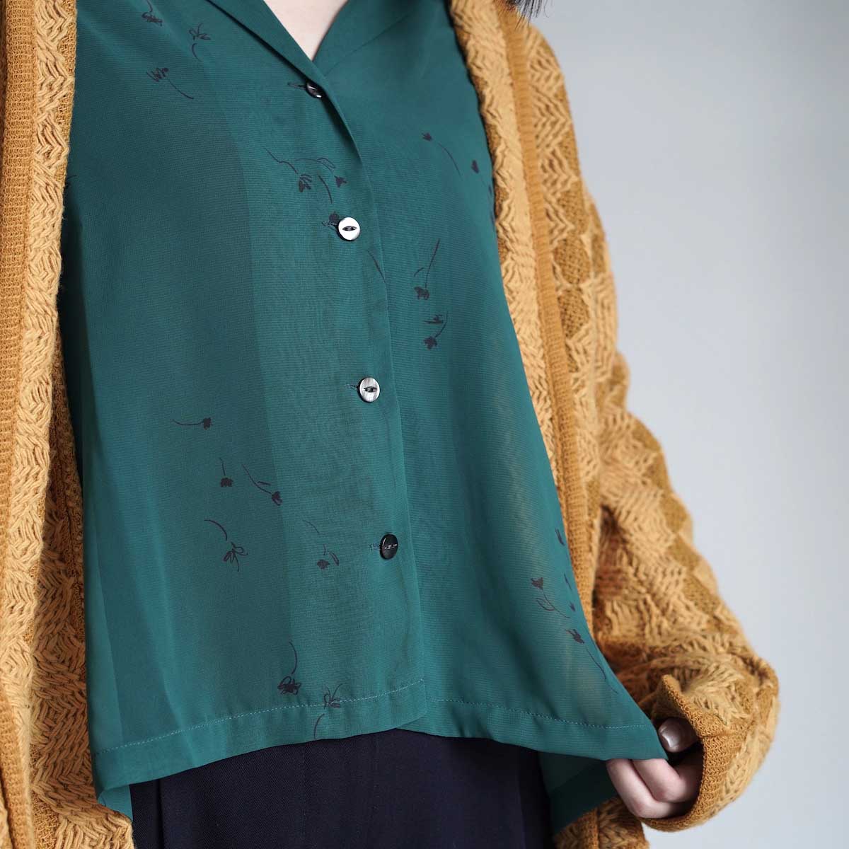 Needles / Gathered Blouse - Poly Chiffon / Floral Printed (Green) 身長159cm 着用②