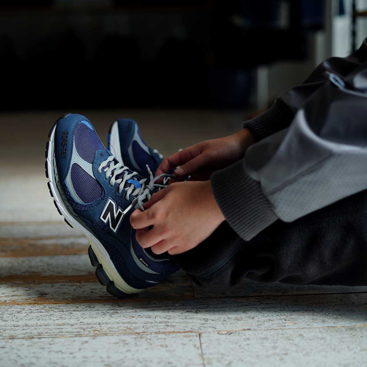 N.HOOLYWOOD × INVINCIBLE® × New Balance「ML2002RXH」 / 9224-SE01 (Navy)着用イメージ