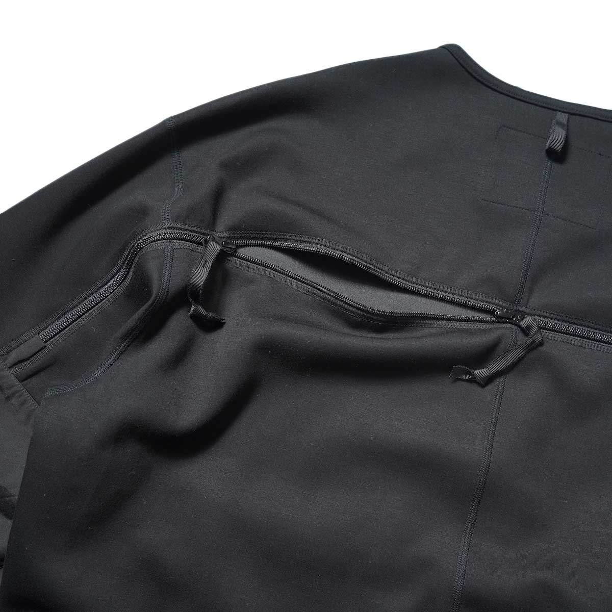 N.HOOLYWOOD / 9231-BL06-006 pieces CREW NECK BLOUSON (Black)背面ジップ
