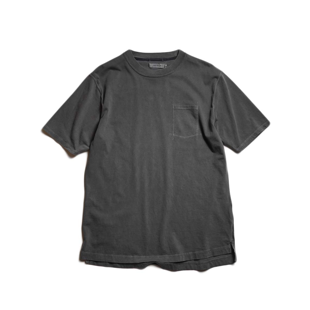 nonnative / DWELLER S/S TEE COTTON JERSEY PIGMENT DYE (Charcoal)