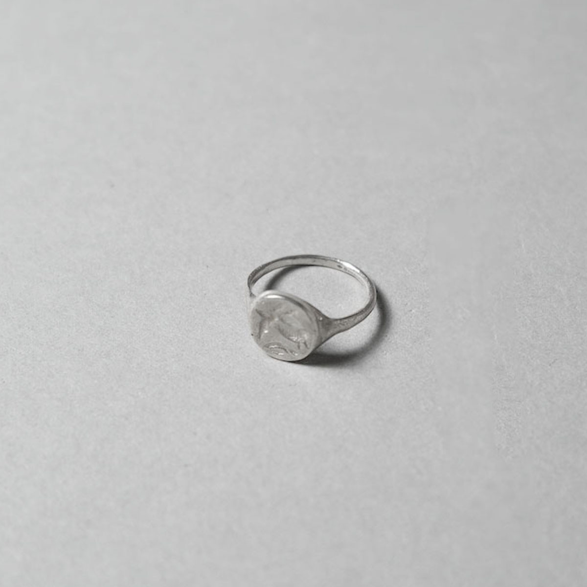 ON THE SUNNY SIDE OF THE STREET / Ancient intaglio Rabbit Ring (White silver)