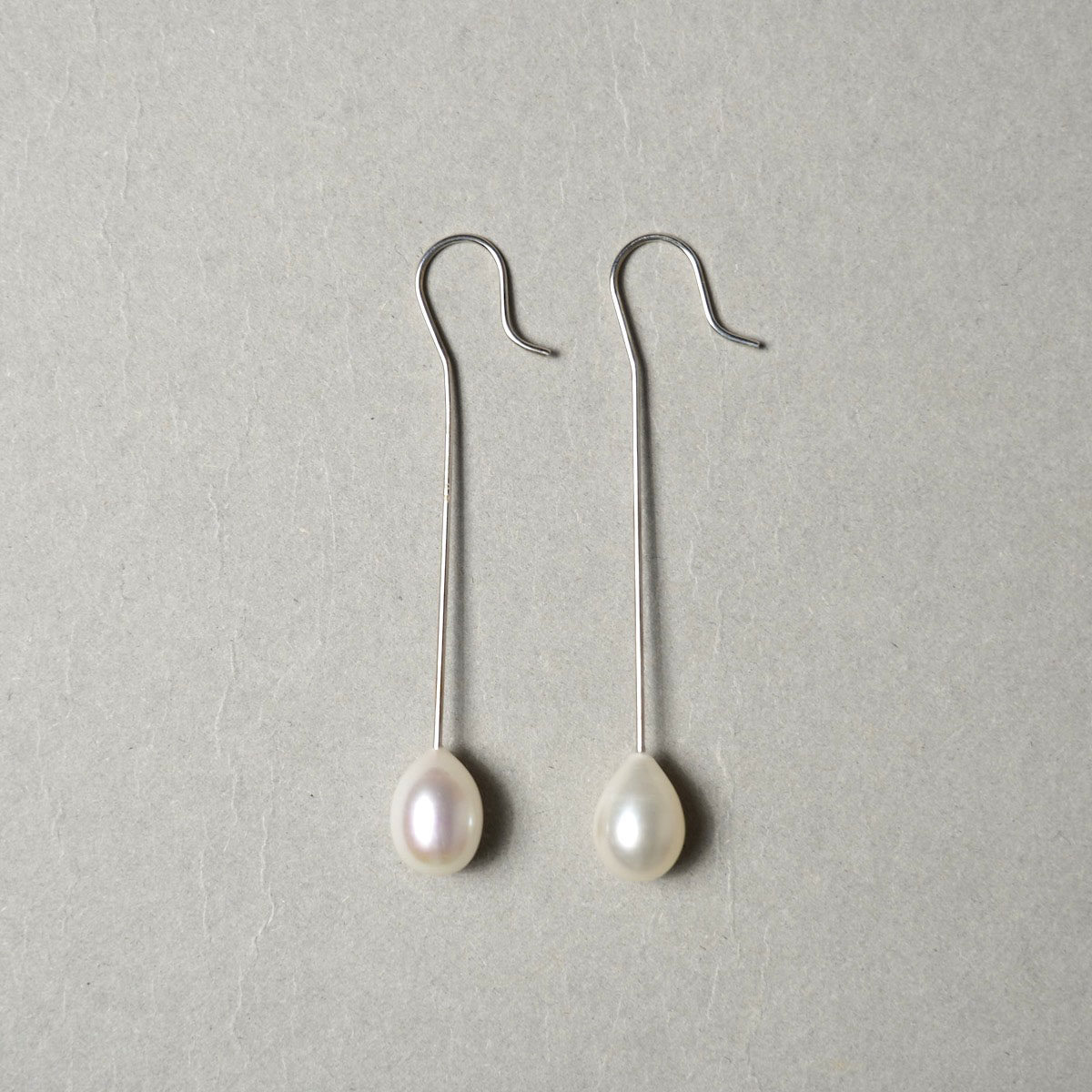 on the sunny side of the street / Egg Pearl Hookrd Pierced Earings 前