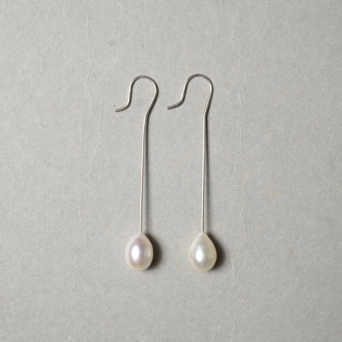 on the sunny side of the street / Egg Pearl Hookrd Pierced Earings 後