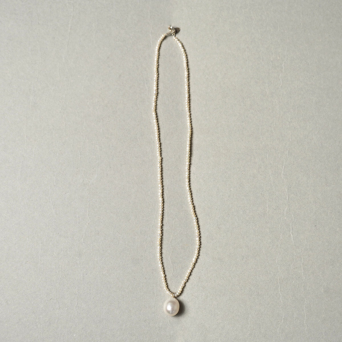 on the sunny side of the street / Seed Pearls Neck Lacew Egg Pearl