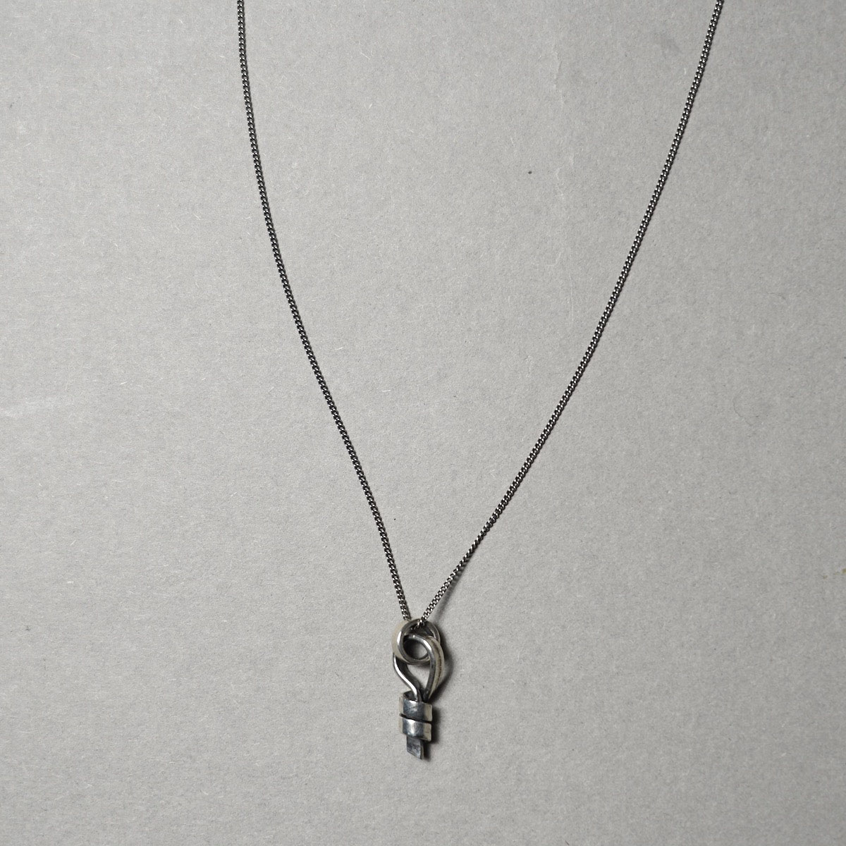 on the sunny side of the street / Fuhrer Knot Necklace (Silver)