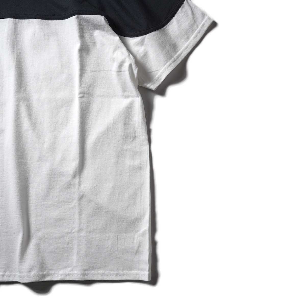 PRE_ / PT FTB SS T (White × Black)裾、袖