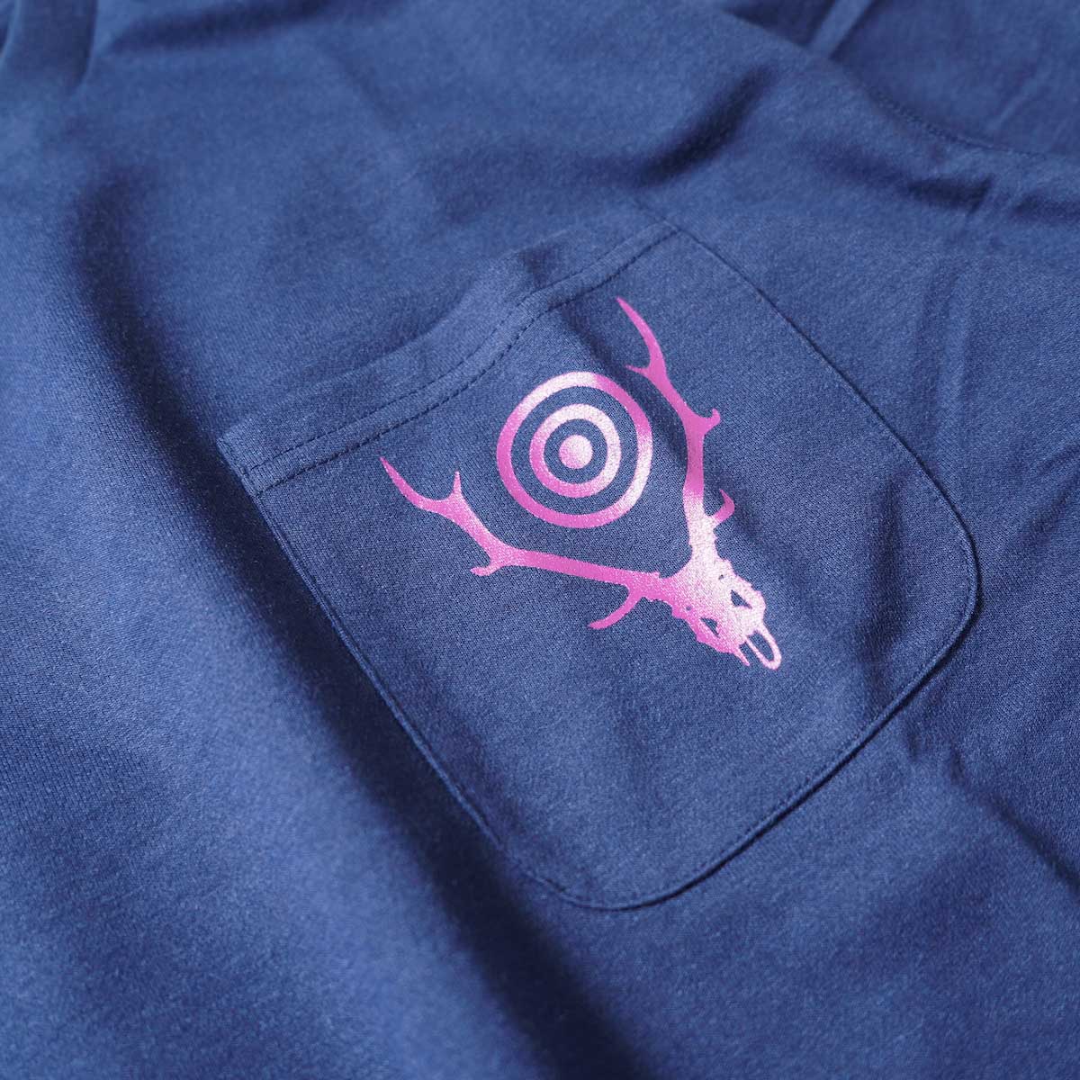South2 West8 / L/S Round Pocket Tee -Circle Horn (Navy)ポケット