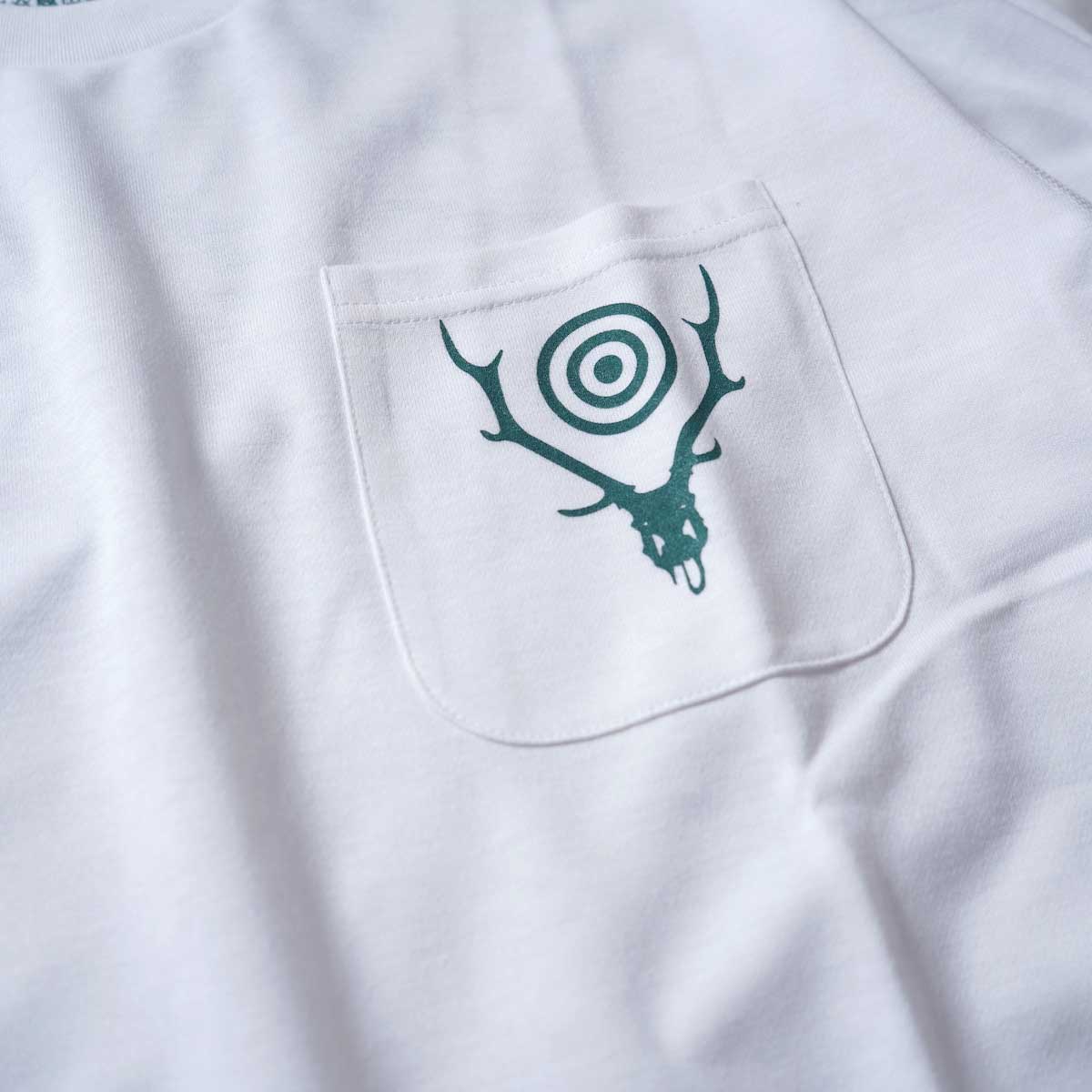 South2 West8 / L/S Round Pocket Tee -Circle Horn (White)ポケット
