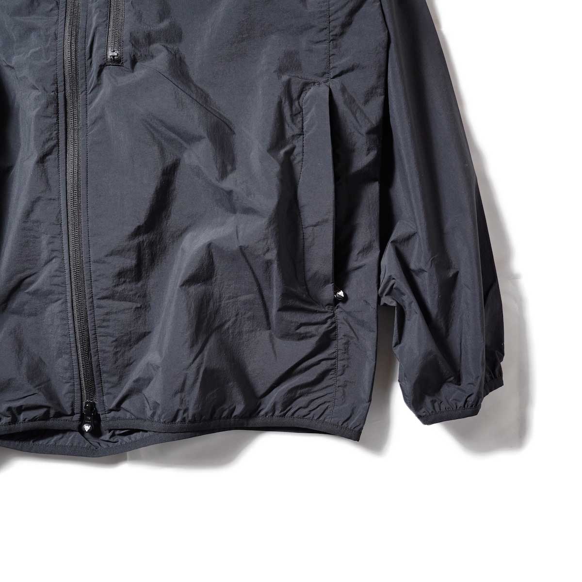 South2 West8 / Packable Jacket (Black)袖、裾