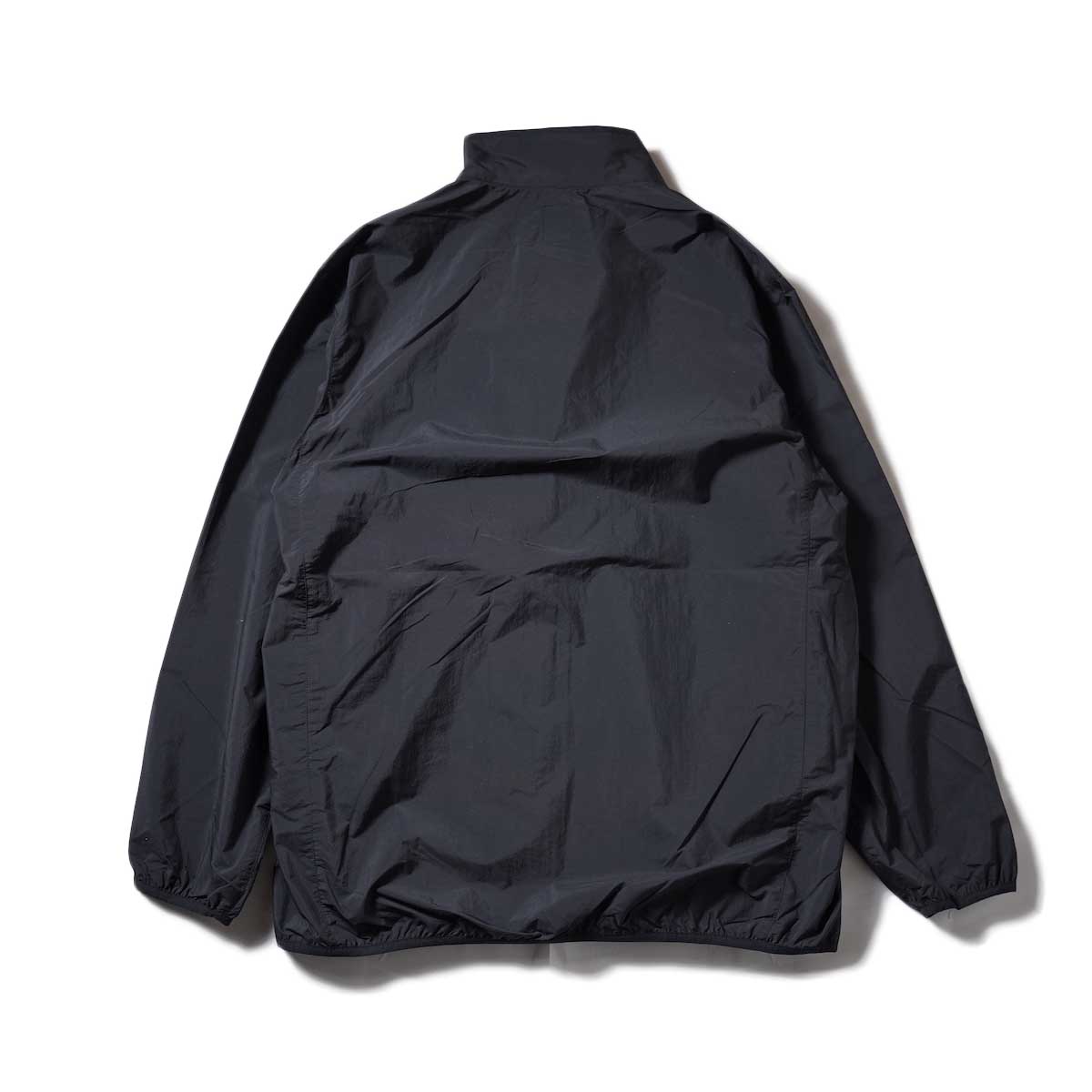South2 West8 / Packable Jacket (Black)背面