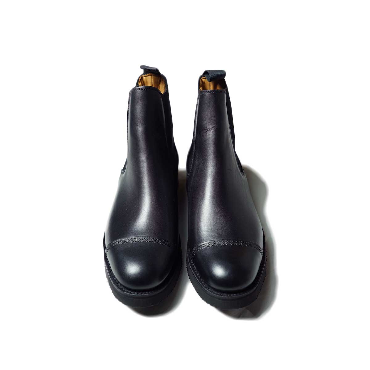 SANDERS / 2543 Military Cap Toe Chelsea Boot (Black) 正面